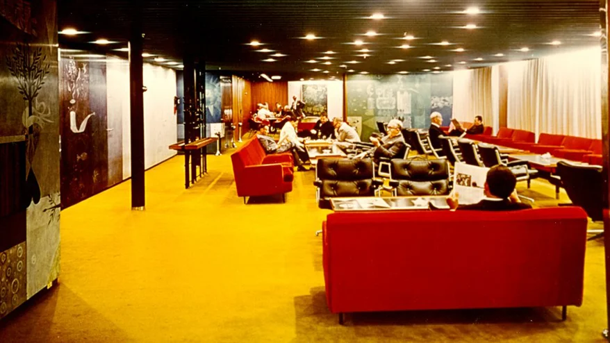 19 Shalom Lounge